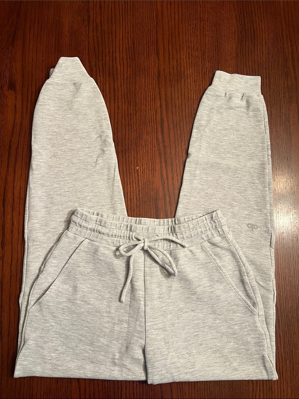 Alo Women’s Light Gray Joggers - Picture 3 of 4